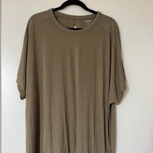 Old Navy Active Oversized Ultralite Keyhole Back Tunic Tee